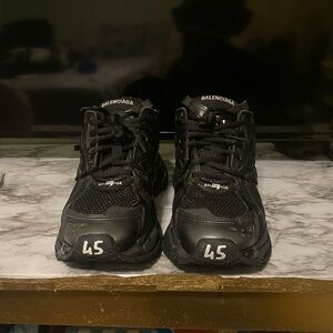Balenciaga runner black